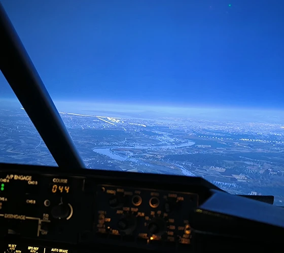 simulador 737 aproximación anocheciendo