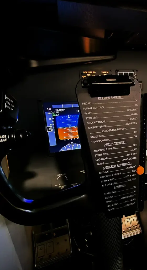 Imagen hero de portada del simulador de 737 de bcnsimcenter version tablet