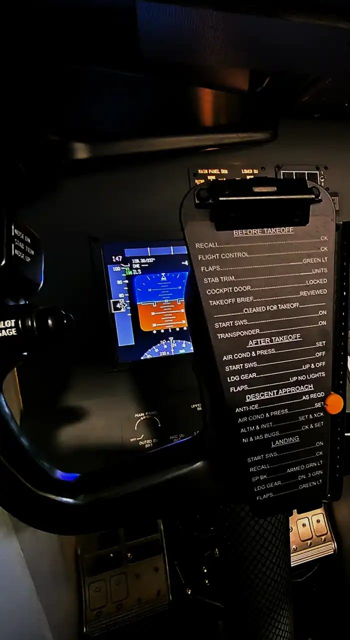 Imagen hero de portada del simulador de 737 de bcnsimcenter version tablet